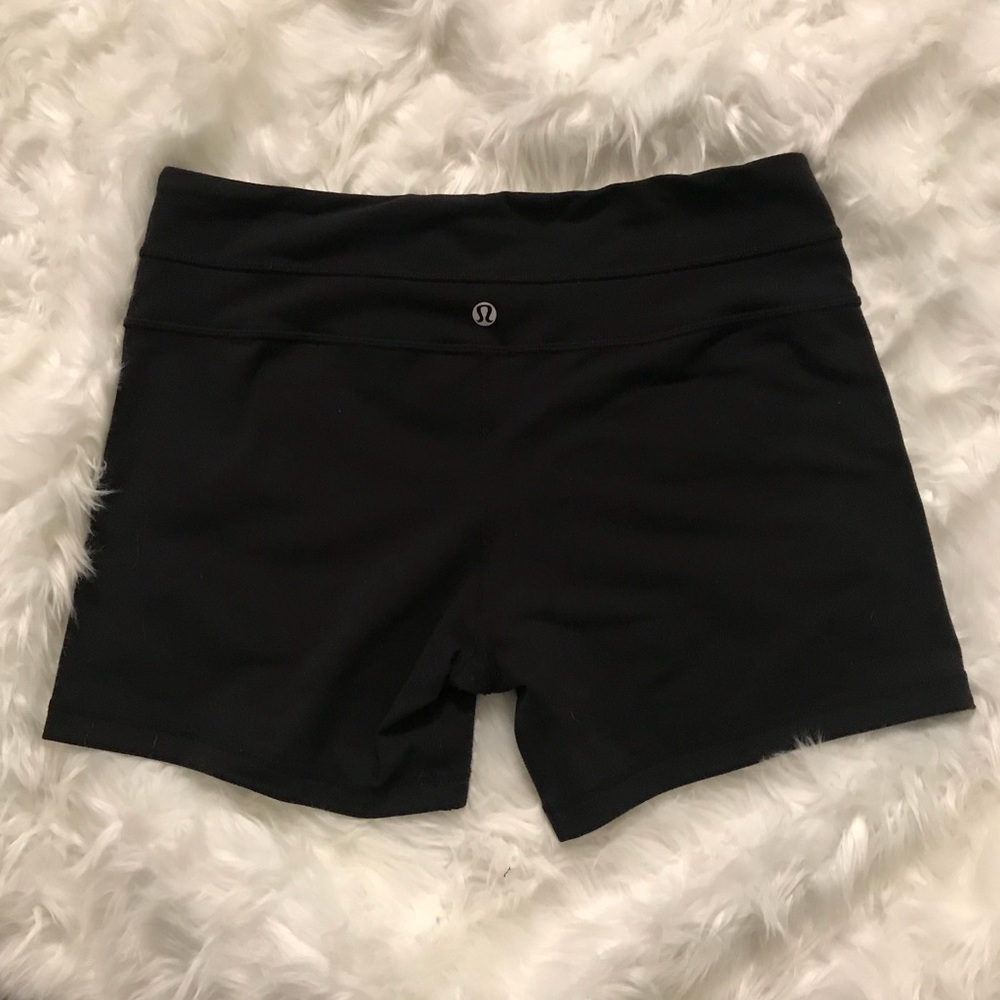 🎀BLACK LULULEMON SHORTS🎀
